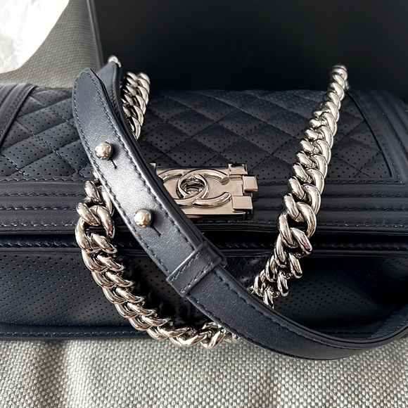 Chanel le boy dark navy with shiny silver hardware, medium size,smooth calfskin - Picture 14 of 16